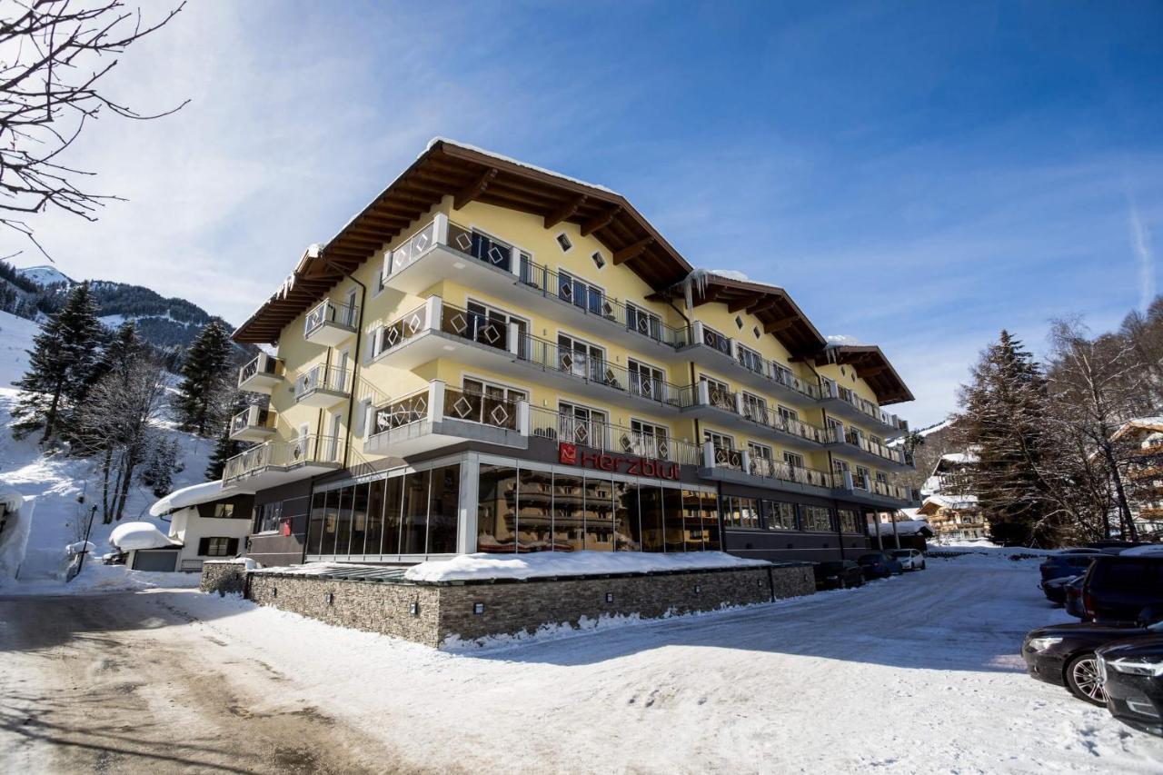 Hotel Herzblut Saalbach ภายนอก รูปภาพ